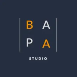 Minimalistyczny projekt logo 'BAPA STUDIO' z pomarańczowymi literami 'B' i 'A' na granatowym tle, otoczony cienkimi białymi liniami.