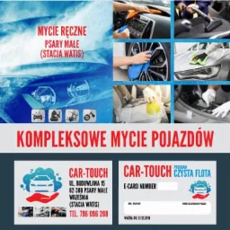 Kompozycja zdjęć prezentujących etapy ręcznego mycia samochodu, w tym czyszczenie wnętrza, felg i karoserii, uzupełniona o logo firmy i informacje kontaktowe.
