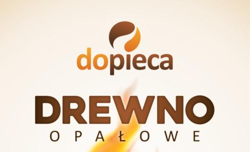 Logo firmy 'dopieca' z napisem 'DREWNO OPAŁOWE' i elementem graficznym przypominającym płomień, na jasnym tle.