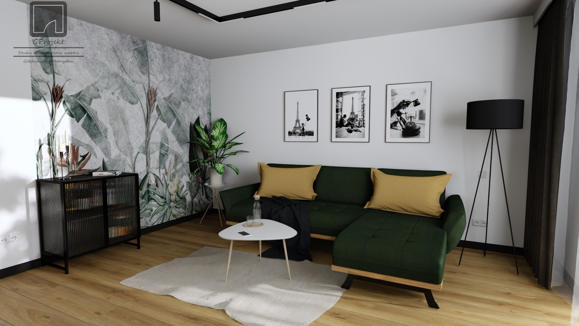Wizualizacja salonu z zieloną sofą, żółtymi poduszkami, białym stolikiem kawowym i czarną komodą na tle ściany z motywem tropikalnych liści. Na ścianie wiszą trzy czarno-białe zdjęcia w ramkach.