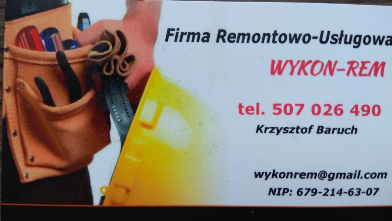 Wizytówka firmy remontowo-usługowej WYKON-REM z numerem telefonu, adresem email i NIP, obok fragmentu zdjęcia montera z pasem narzędziowym i kaskiem.