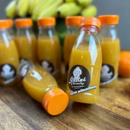 Wzbogacamy posiłki dzieci o soki tłoczone na zimno