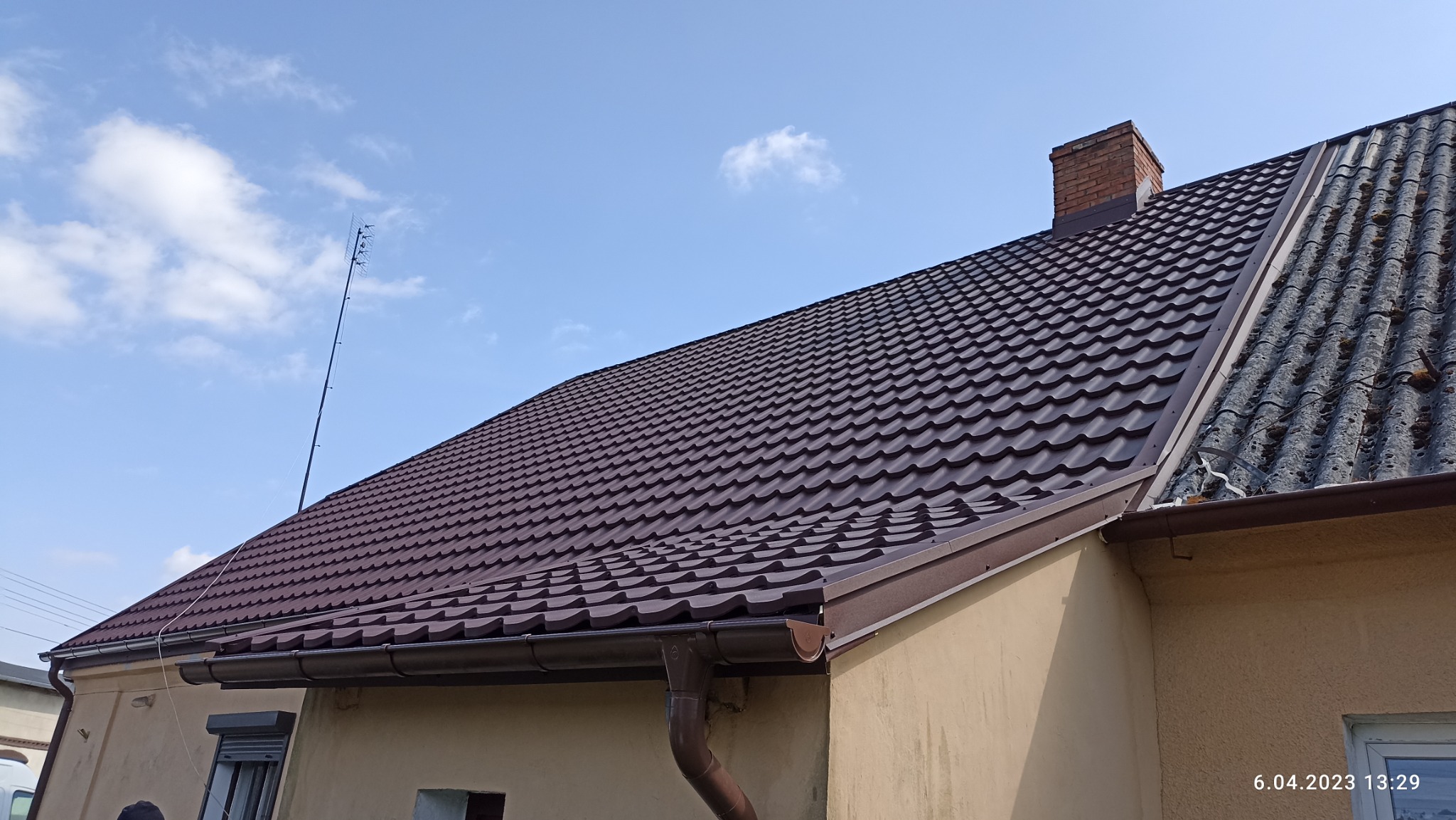 Wymiana pokrycia dachowego blachodachówka Bella Sara