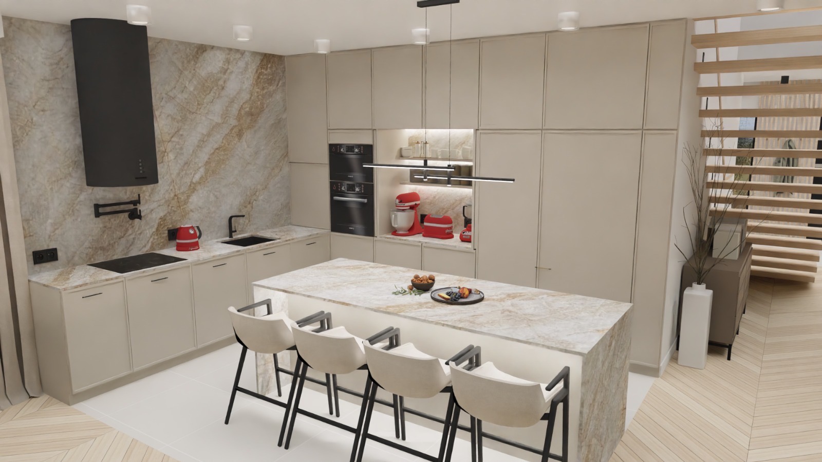 Nowoczesna kuchnia w beżach z wyspą i czterema hokerami, marmurowy blat i ściana, czarny okap i sprzęt AGD, drewniane schody w tle.