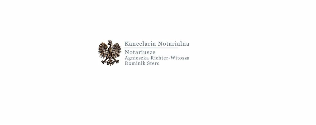 Szyld Kancelarii Notarialnej z godłem Polski, nazwą i nazwiskami notariuszy: Agnieszka Richter-Witosza i Dominik Sterc.