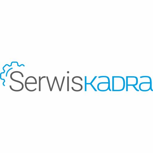 Logo firmy SerwisKADRA: szary napis z niebieskimi elementami, w tym zębatka i fragment nazwy.