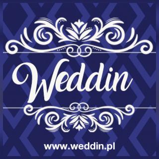 Grafika z napisem 'Weddin' w ozdobnej ramce na granatowym tle z geometrycznym wzorem. Na dole adres strony internetowej www.weddin.pl.