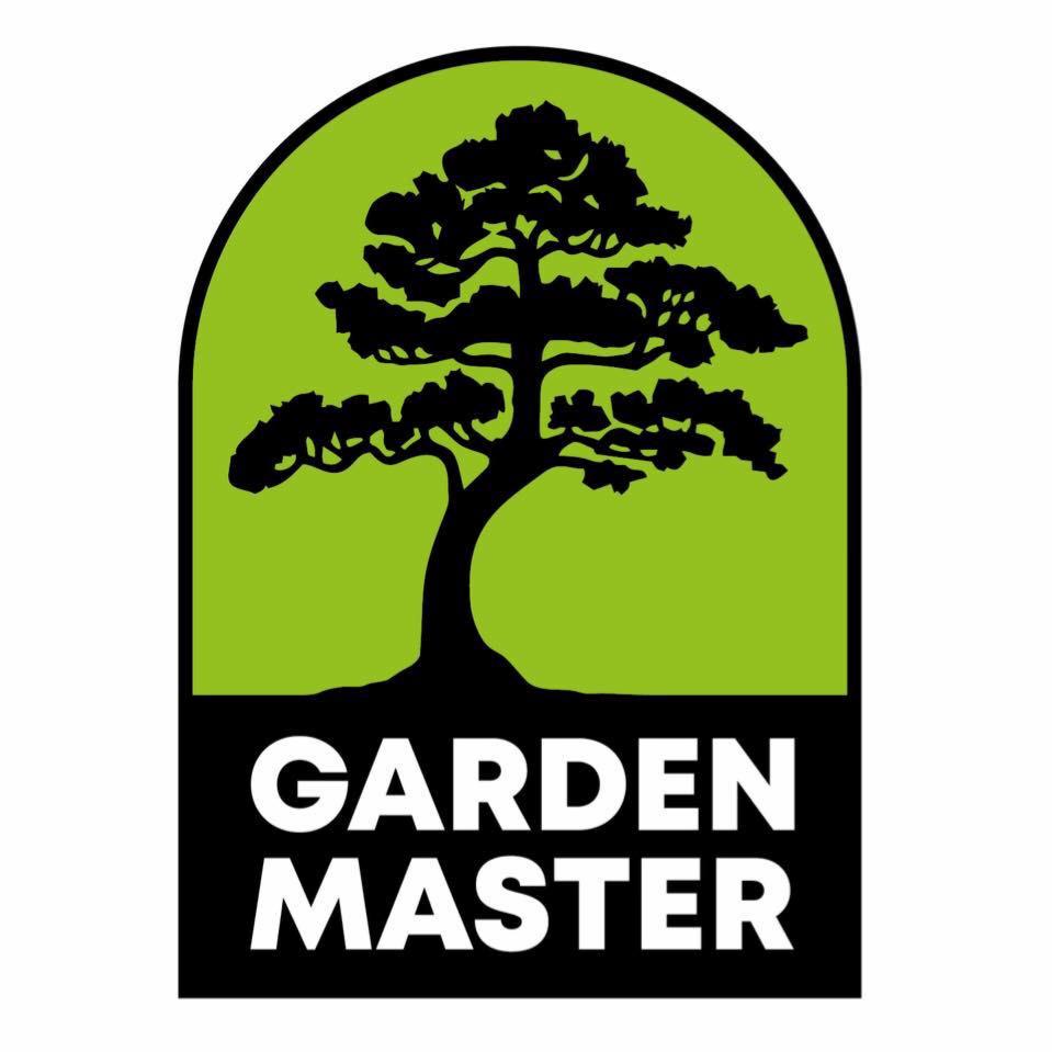 Logo firmy Garden Master z sylwetką drzewa na zielonym tle i czarnym napisem.