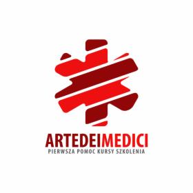 Czerwony znak graficzny przypominający gwiazdę życia, ułożony z ukośnych, grubych linii, nad napisem 'ARTEDEIMEDICI' i hasłem 'PIERWSZA POMOC KURSY SZKOLENIA'.