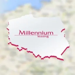 Logo firmy leasingowej Millennium Leasing w kształcie mapy Polski z czerwonym obrysem na rozmytym tle.