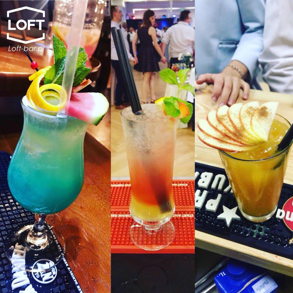 Kompozycja trzech koktajli: turkusowy z arbuzem i cytryną, warstwowy z lodem i miętą oraz jabłkowy z cynamonem, prezentowane na barowych matach podczas wydarzenia.