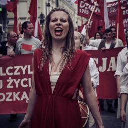 Decydujący moment to ten, w którym najmocniej widać emocje - tutaj: marsz z okazji obchodów rewolucji robotniczej w Łodzi.