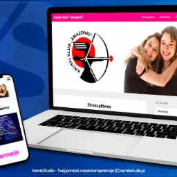 Laptop i smartfon wyświetlające stronę internetową Kaliskiego Klubu Amazonki z logo, zdjęciem dwóch uśmiechniętych kobiet i życzeniami świątecznymi