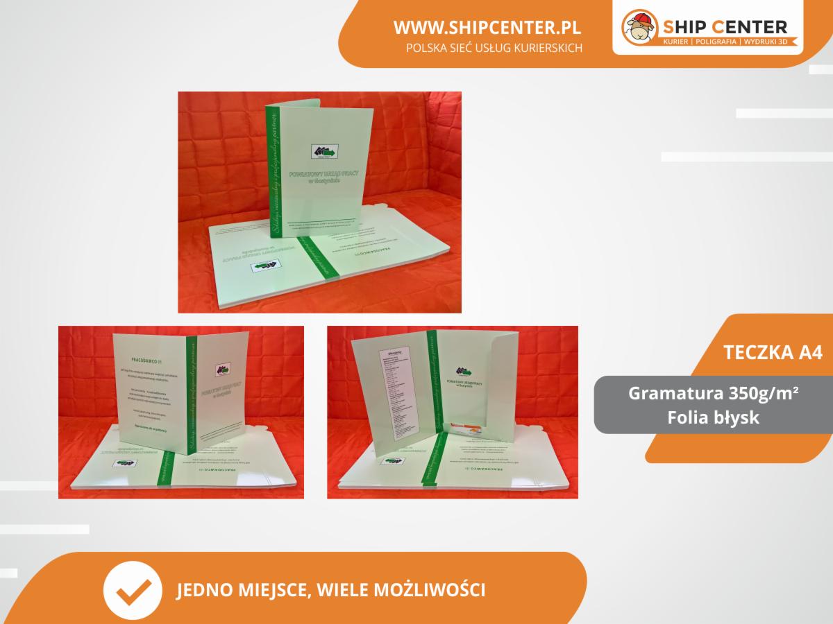 Teczki A4 z nadrukiem firmowym, gramatura 350g/m2, folia błysk, prezentowane na pomarańczowym tle.