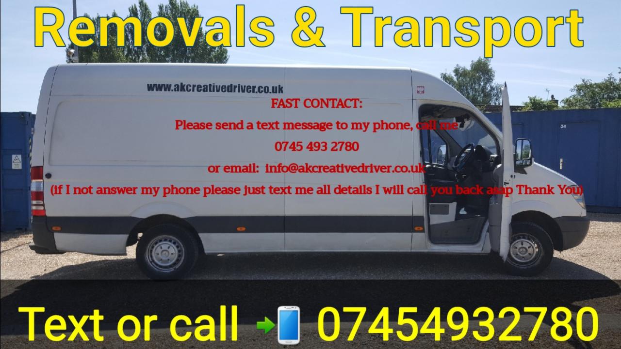 Biały bus dostawczy z otwartymi drzwiami, z nadrukowanymi danymi kontaktowymi firmy.