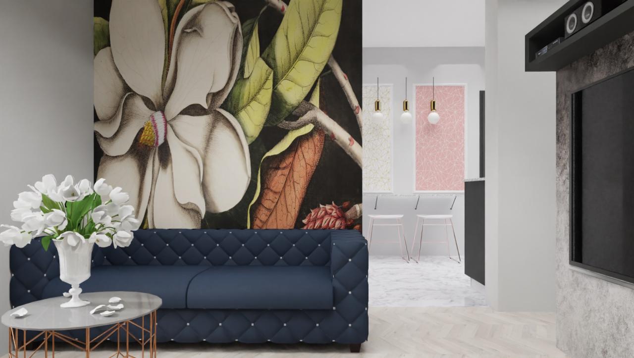 Salon w stylu eklektycznym z granatową sofą Chesterfield, marmurowym stolikiem kawowym na miedzianym stelażu i tapetą w kwiaty magnolii na czarnym tle.