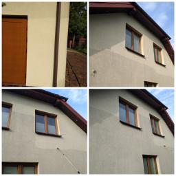 Kostka Błysk - Czteropanelowe ujęcie elewacji domu przed i po myciu, z widocznym efektem czyszczenia i wysuwana lanca do mycia.