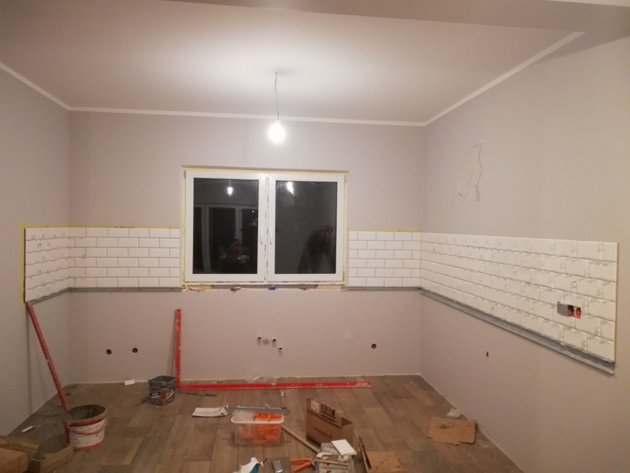 Prace wykończeniowe w nowo wybudowanym domu