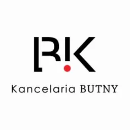 Logo Kancelarii BUTNY z inicjałami RK w nowoczesnej czcionce, z czerwoną kropką między literami, na białym tle.