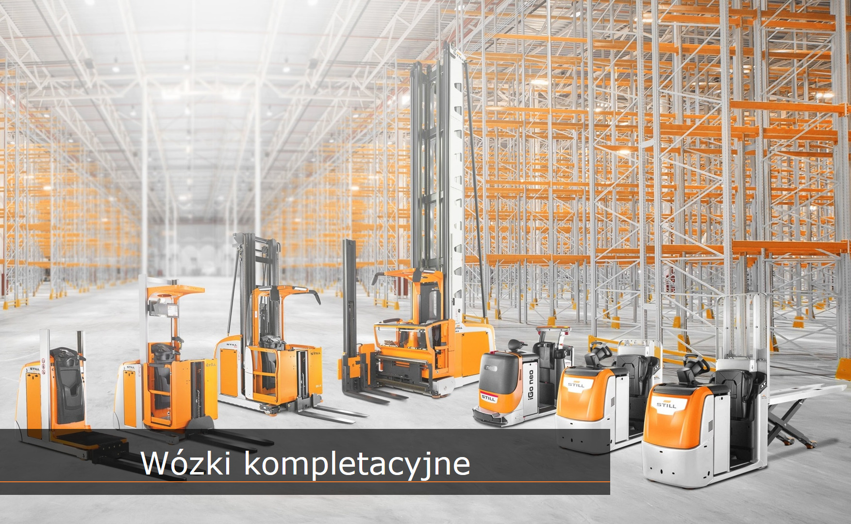 Różne typy wózków kompletacyjnych marki STILL w magazynie z regałami wysokiego składowania w tle.
