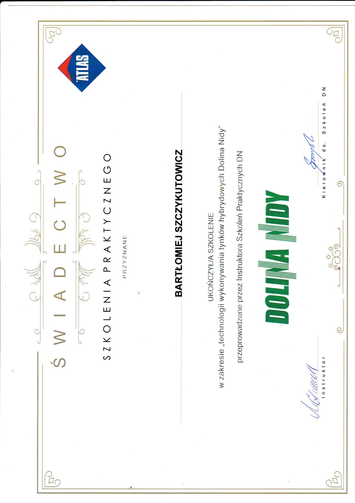 Skan świadectwa ukończenia szkolenia z technologii wykonywania tynków hybrydowych Dolina Nidy, przyznanego Bartłomiejowi Szczykutowiczowi, z logo Atlas i podpisami instruktora oraz kierownika ds.