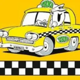 Karykaturalny, żółty samochód taxi z kierowcą-ludkiem w czapce, na żółtym tle z szachownicą na dole.