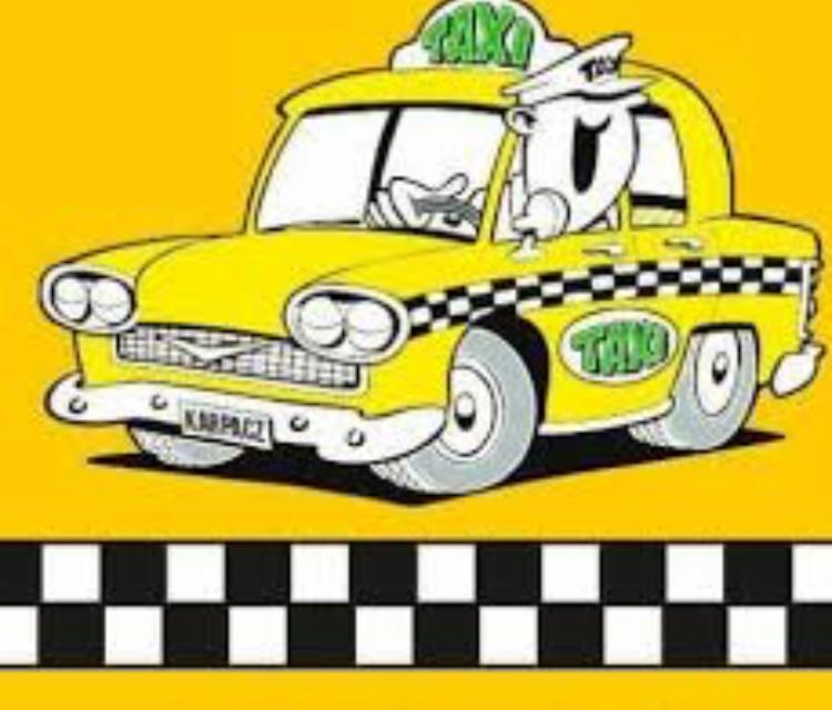 Karykaturalny, żółty samochód taxi z kierowcą-ludkiem w czapce, na żółtym tle z szachownicą na dole.