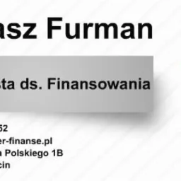 Wizytówka Tomasza Furmana, specjalisty ds. finansowania z firmy Lider-Finanse, zawierająca numer telefonu, adres e-mail i adres biura w Szczecinie.