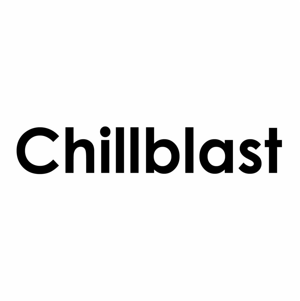 Czarno-białe logo firmy Chillblast na białym tle.