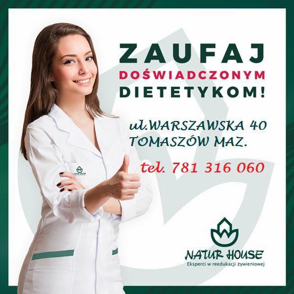 Uśmiechnięta kobieta w białym fartuchu lekarskim na tle grafiki z adresem i numerem telefonu gabinetu Natur House w Tomaszowie Mazowieckim, zachęcająca do skorzystania z usług.