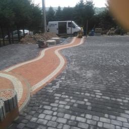 Układanie kostki brukowej Podłopień 4