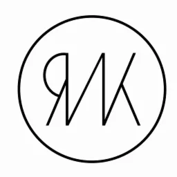 Minimalistyczne logo z czarnych linii tworzących abstrakcyjne litery w okręgu na białym tle.