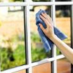 Mycie okien, witryn szklanych. przeszkleń