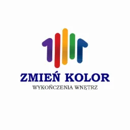 Logo firmy 'Zmień Kolor' z kolorowymi pionowymi paskami symbolizującymi pędzle i hasłem 'Wykończenia Wnętrz'.