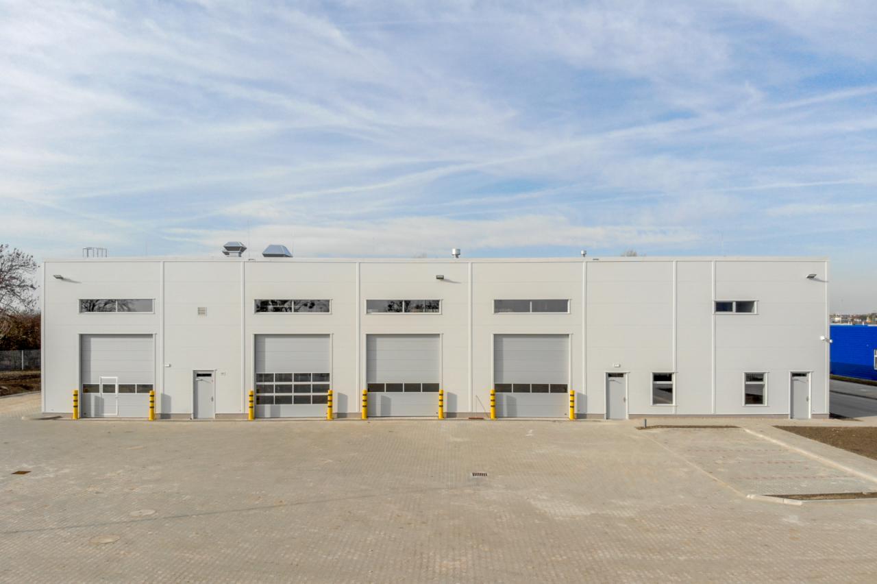 Elewacja hali przemysłowej.