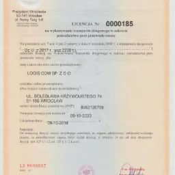 Skan licencji na wykonywanie transportu drogowego w zakresie pośrednictwa przy przewozie rzeczy, wydanej dla firmy LOGIS COM SP. Z O.O. z Wrocławia, z datą ważności do 09-10-2033.