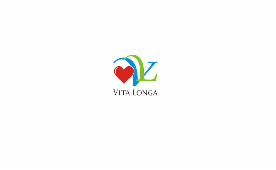 Logo Vita Longa z czerwonym sercem, niebieskim łukiem i zieloną literą 'L'.