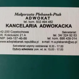Wizytówka Kancelarii Adwokackiej Małgorzaty Plebanek-Ptak z Częstochowy, zawierająca dane kontaktowe, adres, numery telefonów i godziny pracy sekretariatu oraz dyżurów.