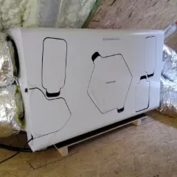 Instalacja centrali AirPAck4 400h na poddaszu