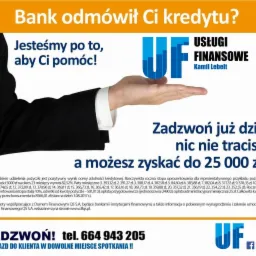 Reklama usług finansowych: dłoń podtrzymująca logo UF, obietnica pomocy w uzyskaniu kredytu i zysku do 25 000 zł, kontakt telefoniczny i dojazd do klienta.