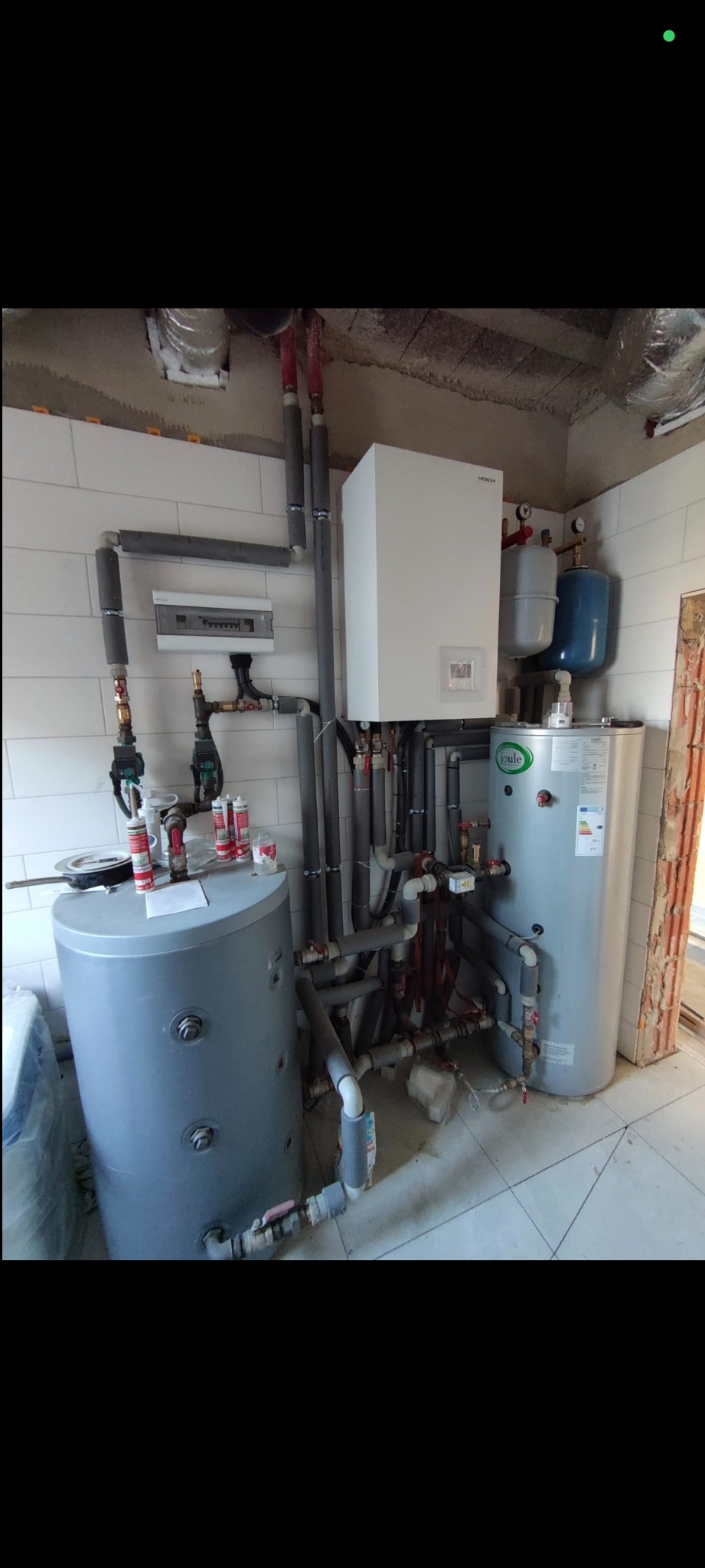 Pompa ciepła Hitachi Yutaki S 14kW z nierdzewnym zasobnikiem do wody użytkowej Joule oraz buforem Galmet.