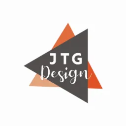 Logo firmy JTG Design z wykorzystaniem geometrycznych trójkątów w kolorach szarości i pomarańczy.