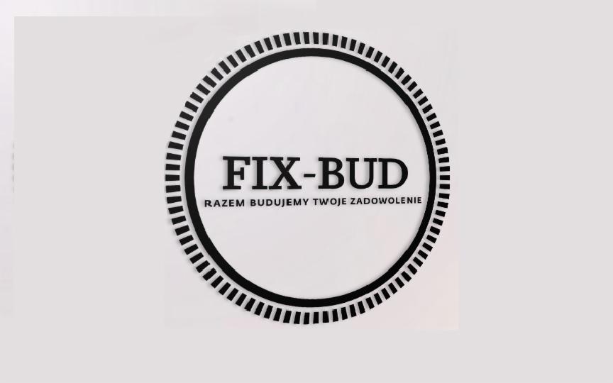 Logo firmy FIX-BUD z Szamotuł, okrągłe, czarne napisy na białym tle, z hasłem 'Razem budujemy Twoje zadowolenie'.