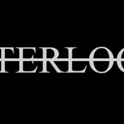 Biały napis INTERLOCK na czarnym tle, pozioma linia przecinająca litery.