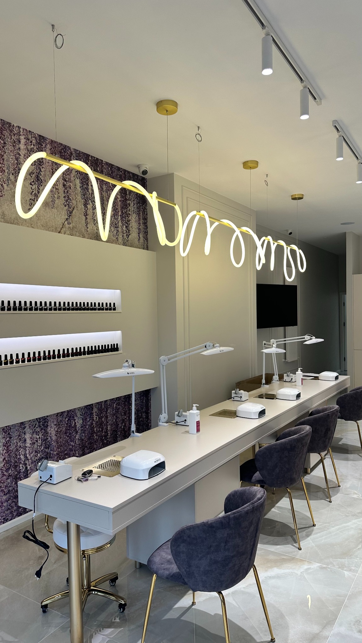 LU JoyLab w Krakowie przy ul. T. Kosciuszki 75. Kompleksowa realizacja instalacji elektrycznej oraz teletechnicznej