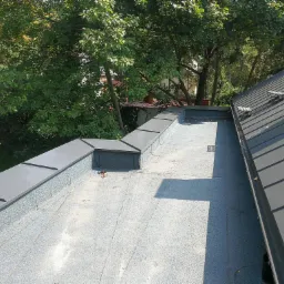 Stropodach nad garażem.