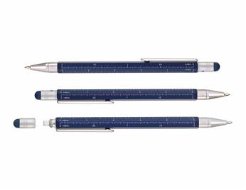 Trzy granatowe długopisy wielofunkcyjne z metalowymi elementami, z nadrukowaną podziałką centymetrową, jeden z odkręconą końcówką z gumką do ekranów dotykowych.