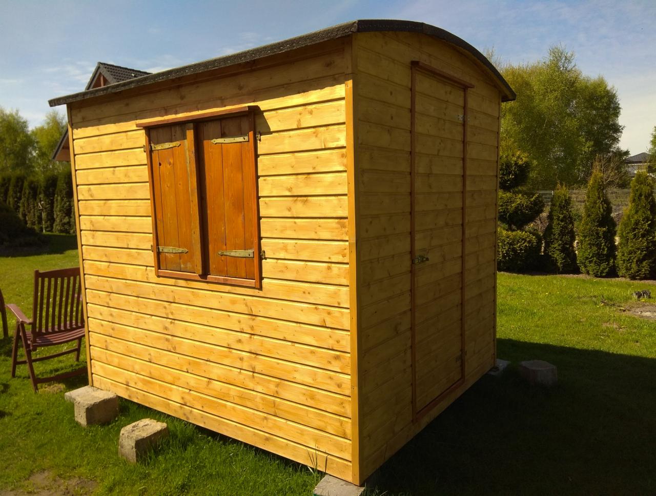 'Buda' do sprzedaży wędzonych ryb.