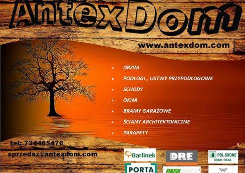 Reklama firmy Antex Dom oferującej drzwi, podłogi, schody, okna, bramy garażowe, ściany architektoniczne i parapety, z logo firmy i adres strony internetowej na tle drewnianej tekstury.