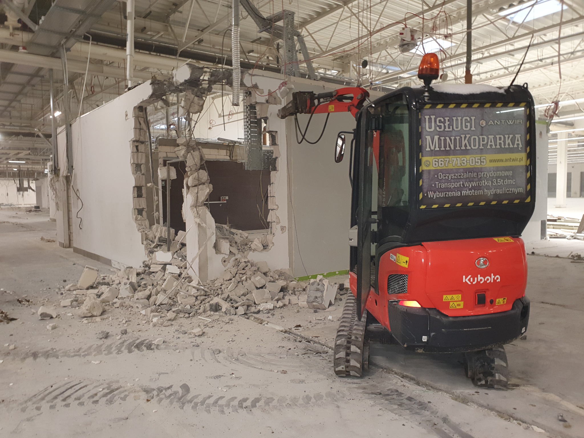 Wyburzenia ścian w galerii handlowej